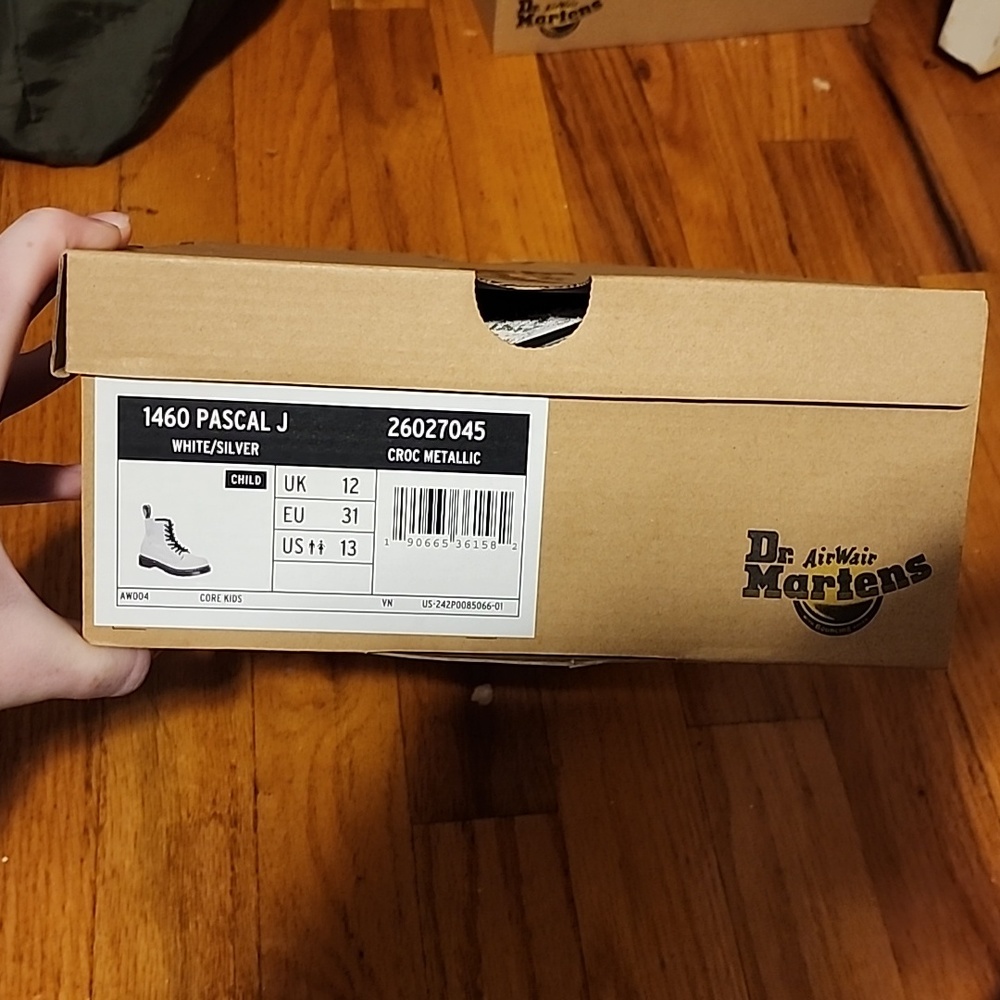 BARELY WORN, DR.MARTEN WHITE CROC METALLIC BOOTS